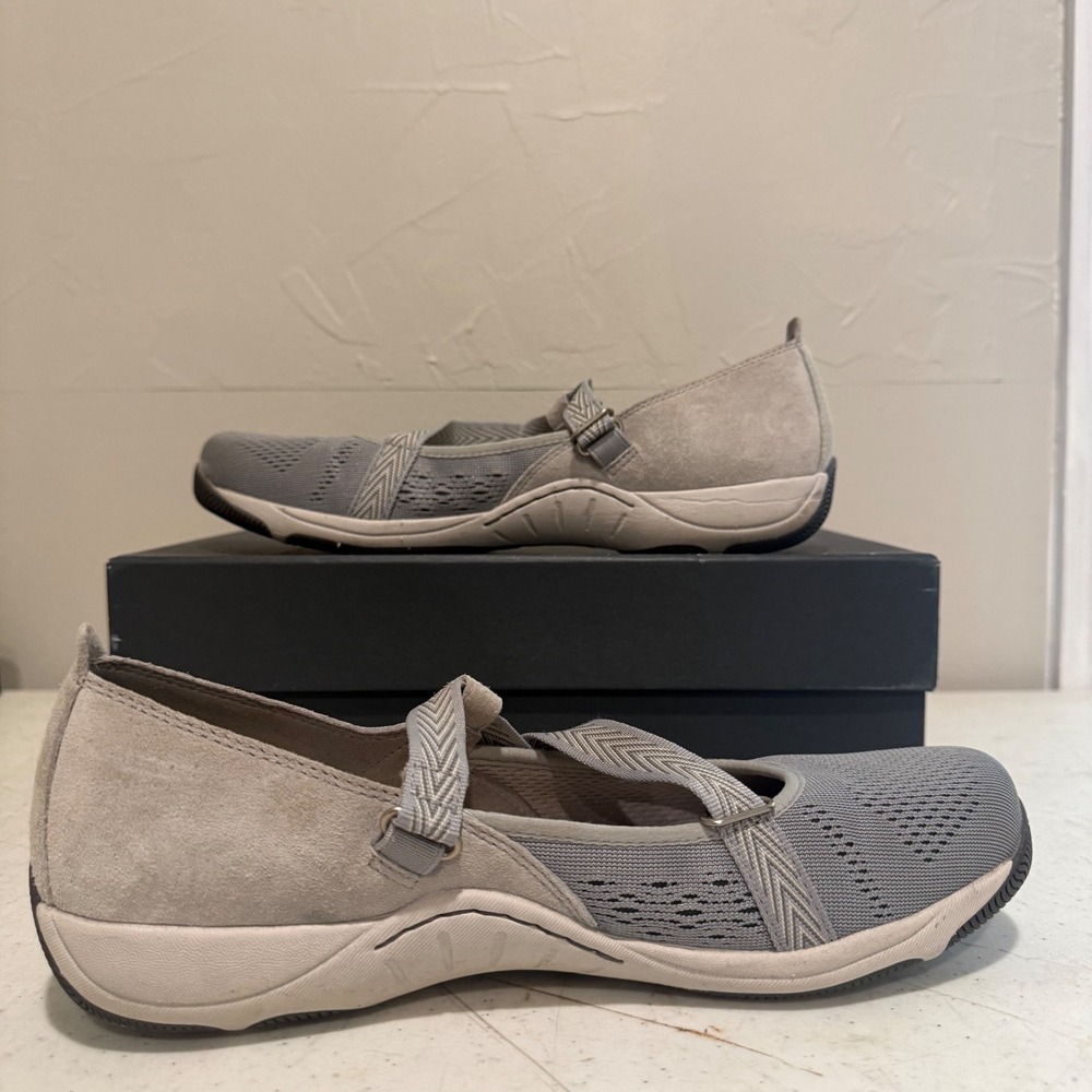 Dansko Mary Jane Flats Womens 40 Gray Excellent Mesh Suede Adjustable Strap